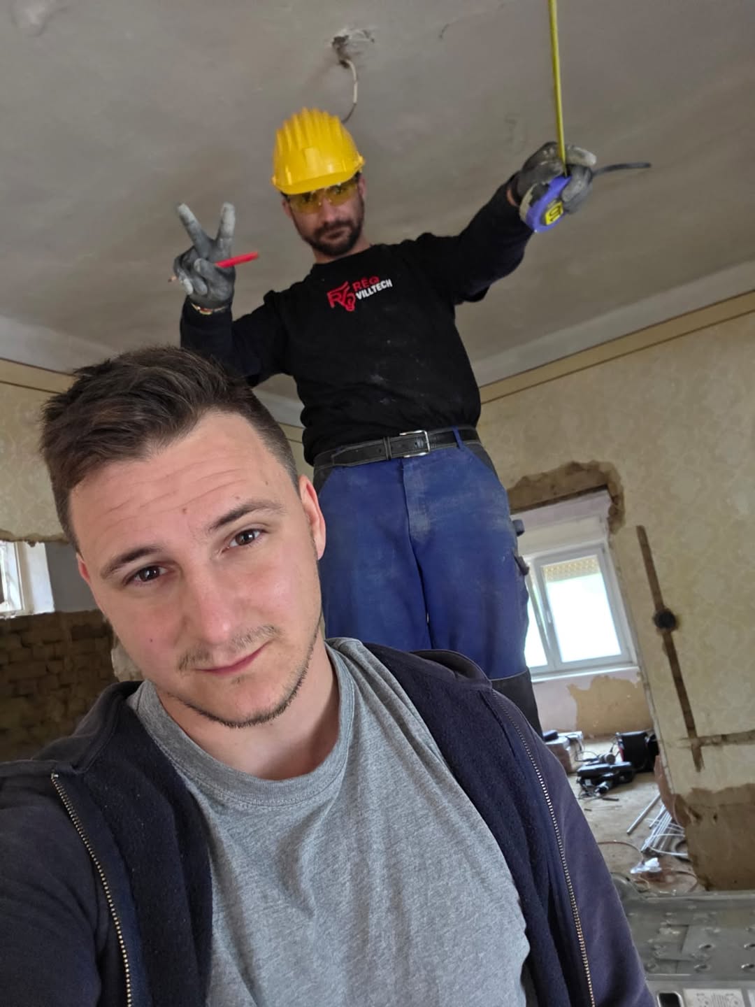 Erik Villanyszerelő (RéQVillTech )